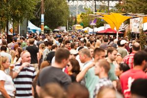 fremont-oktoberfest-crowds